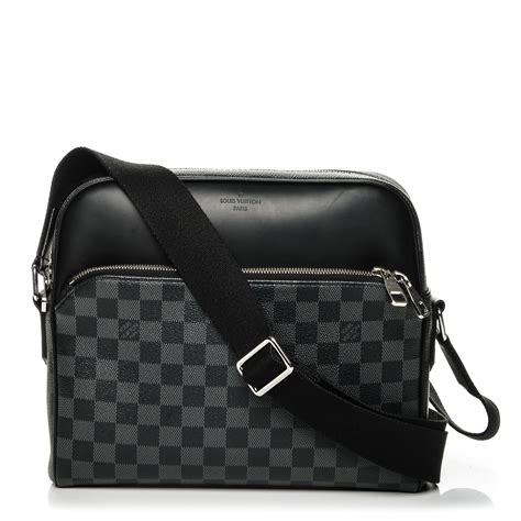 sacoche louis vuitton dayton reporter|LOUIS VUITTON Damier Graphite Dayton Reporter MM.